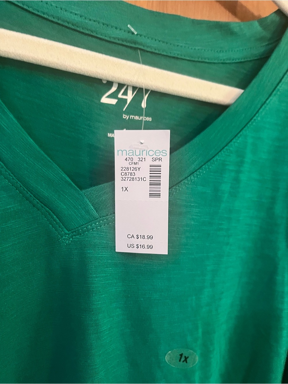 Maurices V-Neck Tee in Emerald Green NWT 1x - Picture 2 of 4